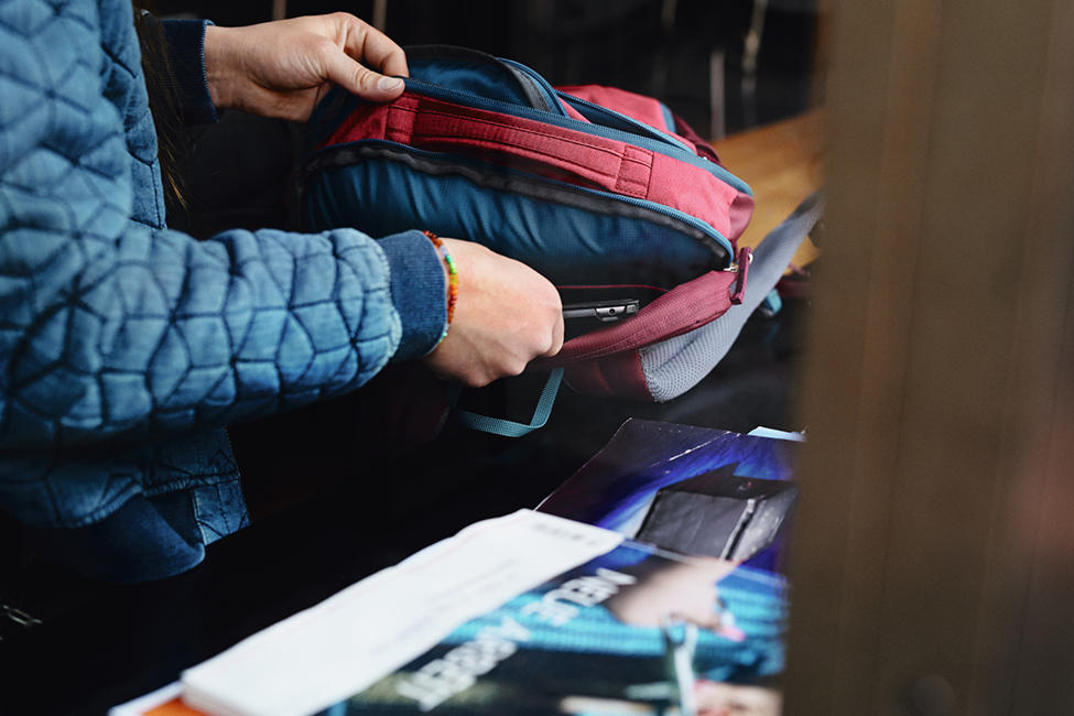 městský batoh s vnitřními kapsami