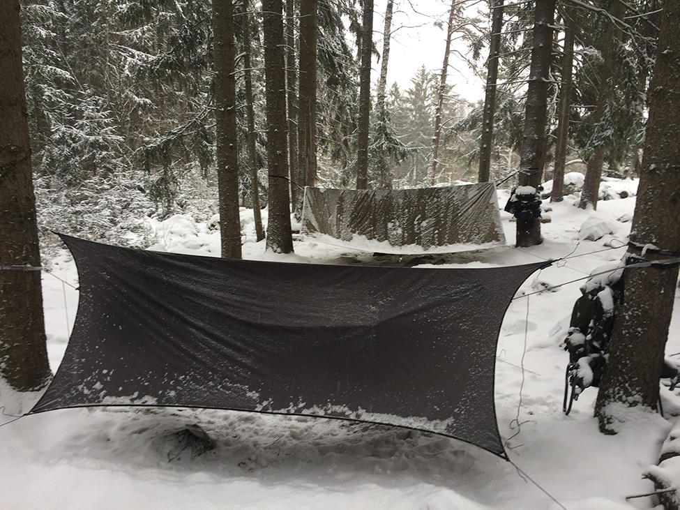 Spaní v hamace na sněhu